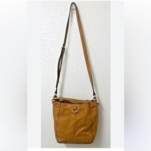 🦌VINCE CAMUTO Ames Creamy Caramel Wrinkly Leather Crossbody Drawstring Bag Purse